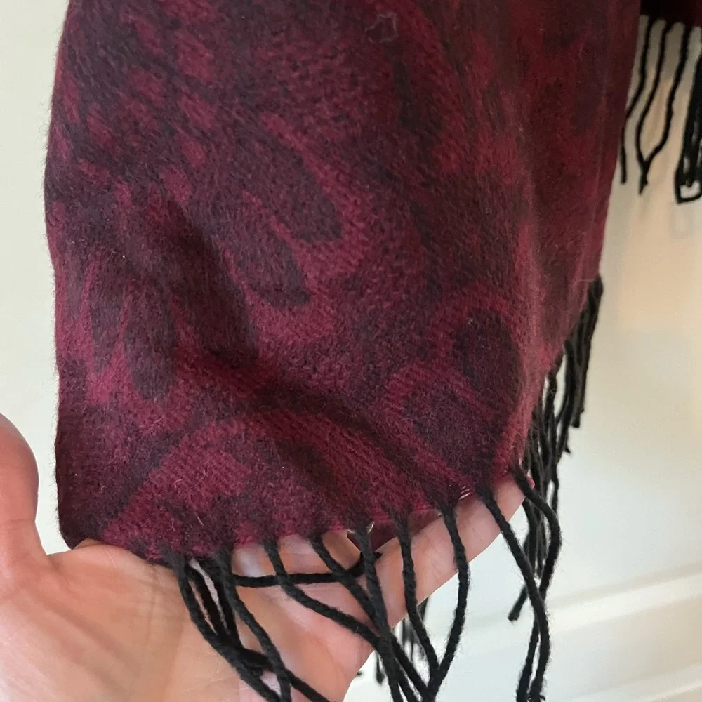 NEW! Amanda Smith Designer Acrylic Scarf, Made in Italy - Picture 6 of 8